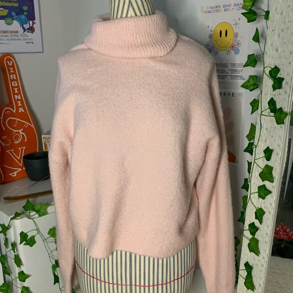 Pastel pink oversized turtleneck SIZE: L